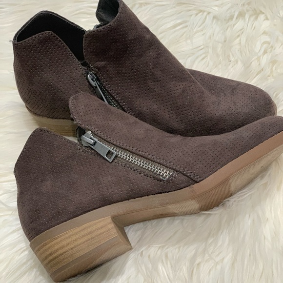 Size 6 ankle boots - Picture 2 of 3